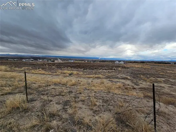 35 Top Rail TRL, Penrose, CO 81240