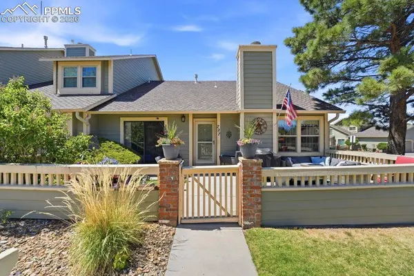 727 Crown Point DR, Colorado Springs, CO 80906