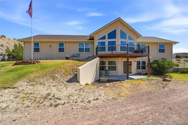 570 Valley DR