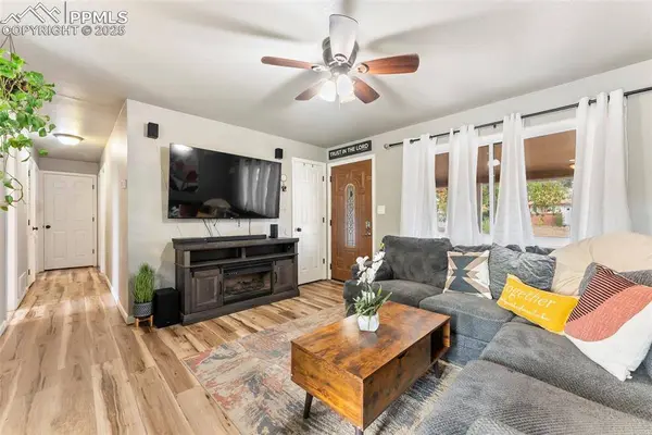 3935 Whittier DR, Colorado Springs, CO 80910