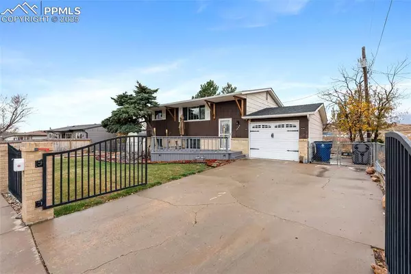 1358 Luna DR, Fountain, CO 80817