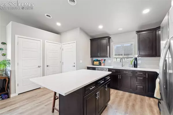 28 Shangra La DR, Colorado Springs, CO 80907