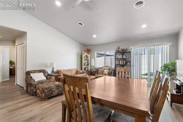 28 Shangra La DR, Colorado Springs, CO 80907