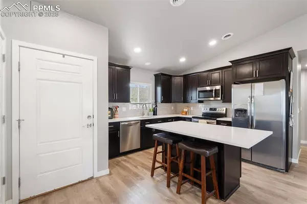 28 Shangra La DR, Colorado Springs, CO 80907