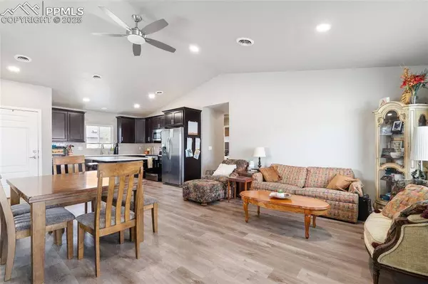 28 Shangra La DR, Colorado Springs, CO 80907