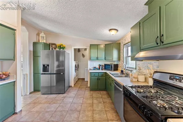 23750 Jayhawk AVE, Colorado Springs, CO 80928