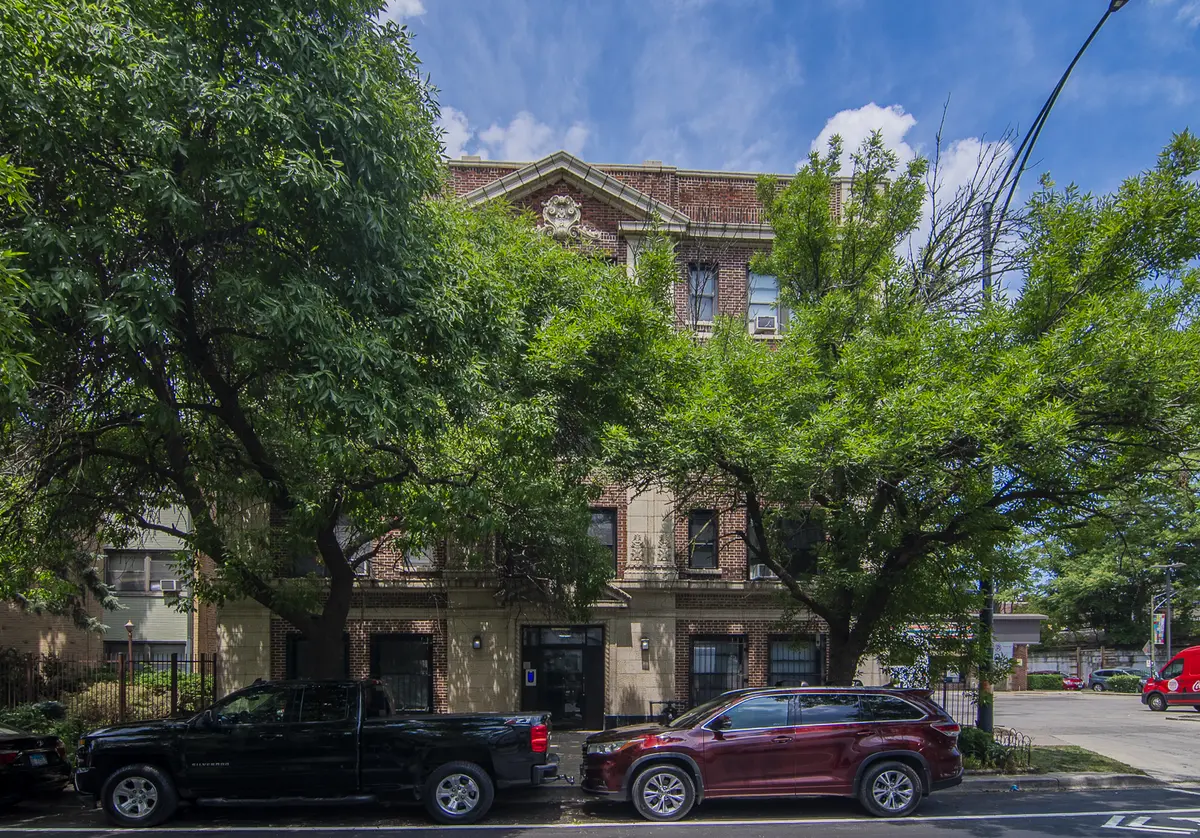 1414 West Pratt Boulevard, Chicago, IL 60626