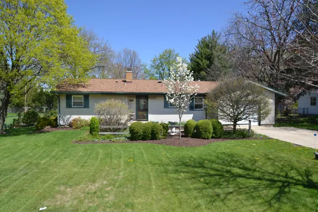 755 W Fabyan Pkwy, Geneva, IL 60134-3125
