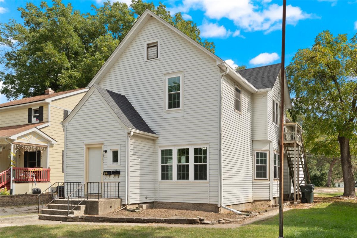 Zion home for sale with in-law suite for by Chris Varsek with The Varsek Team w/ Real Broker LLC