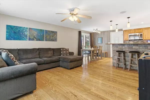 AMAZING 4 bedroom home in Grayslake