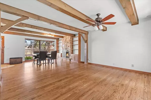 7204 Oakwood LN, Crystal Lake, IL 60012