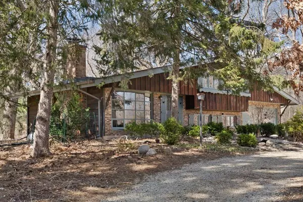 7204 Oakwood LN, Crystal Lake, IL 60012