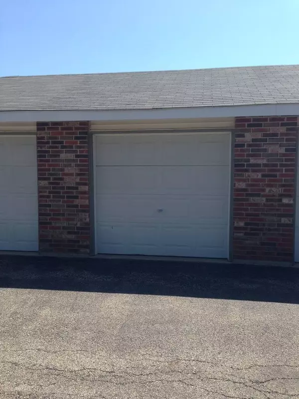 4305 W Shamrock LN #2F, Mchenry, IL 60050