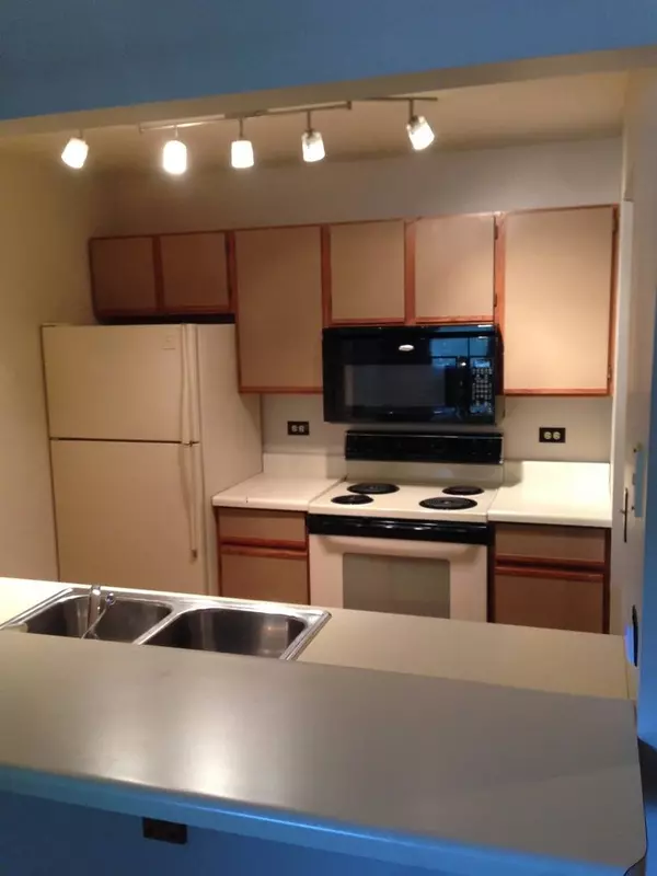 4305 W Shamrock LN #2F, Mchenry, IL 60050