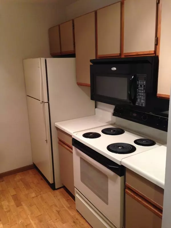 4305 W Shamrock LN #2F, Mchenry, IL 60050