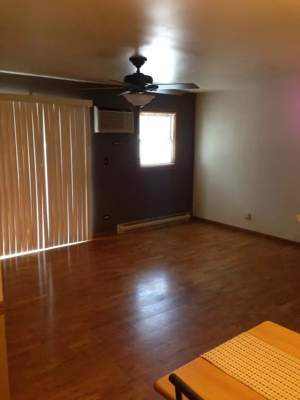 4305 W Shamrock LN #2F, Mchenry, IL 60050