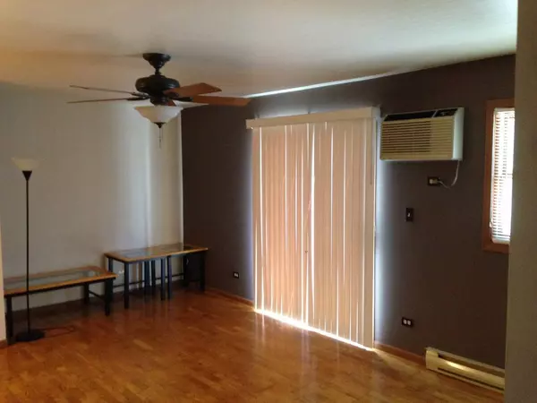 4305 W Shamrock LN #2F, Mchenry, IL 60050