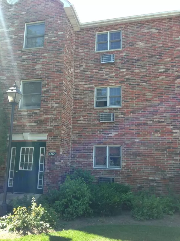 4305 W Shamrock LN #2F, Mchenry, IL 60050