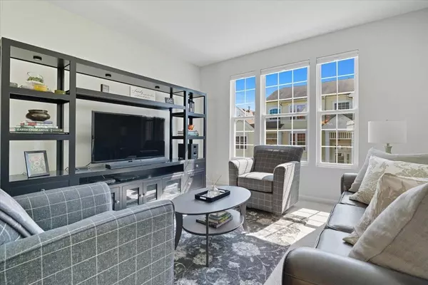 3077 Nicklaus LN, Wadsworth, IL 60083