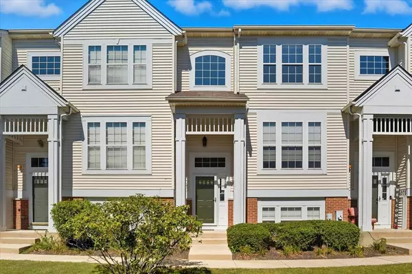 3077 Nicklaus LN, Wadsworth, IL 60083