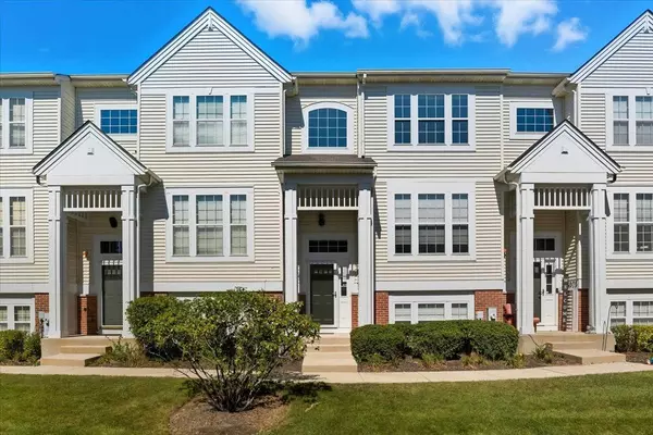 3077 Nicklaus LN, Wadsworth, IL 60083