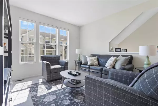 3077 Nicklaus LN, Wadsworth, IL 60083