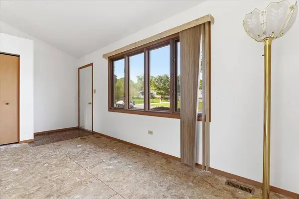 38633 N Cedar AVE, Beach Park, IL 60099