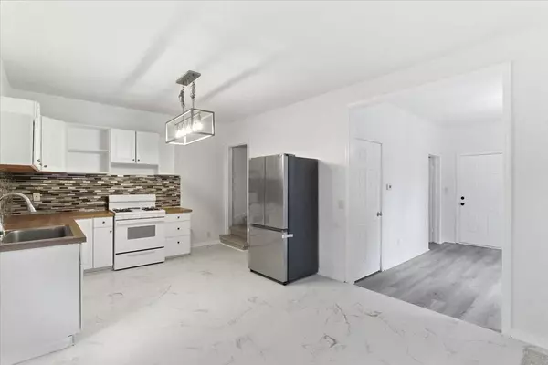 3010 Ezekiel AVE, Zion, IL 60099