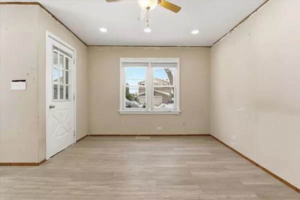 33759 N Lake Shore DR, Grayslake, IL 60030