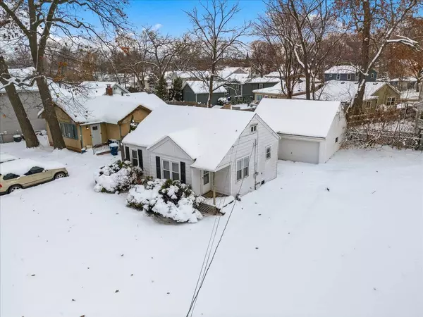 33759 N Lake Shore DR, Grayslake, IL 60030