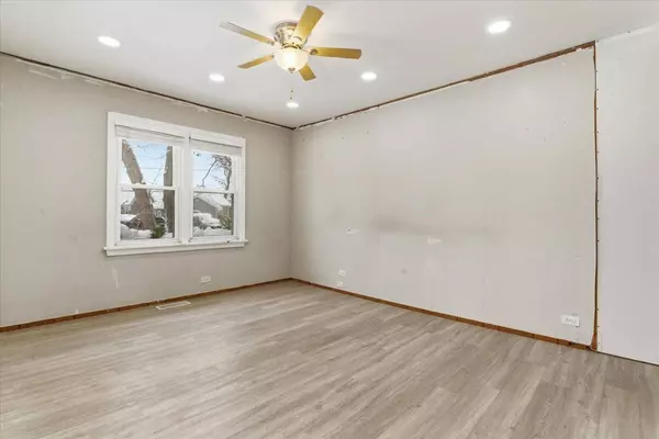 33759 N Lake Shore DR, Grayslake, IL 60030