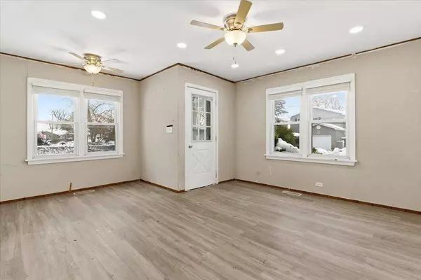 33759 N Lake Shore DR, Grayslake, IL 60030