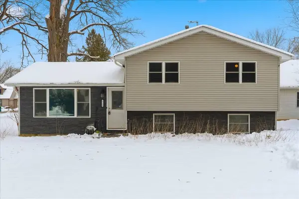 4 N lake AVE, Third Lake, IL 60030