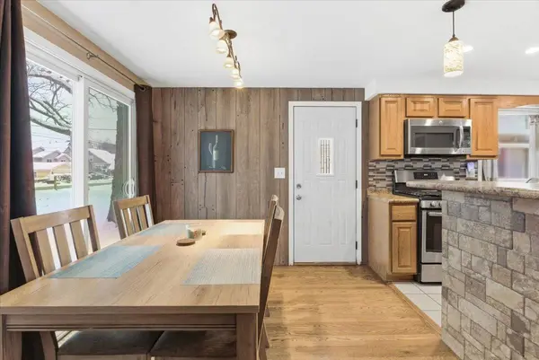 4 N lake AVE, Third Lake, IL 60030