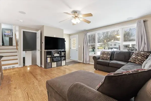 4 N lake AVE, Third Lake, IL 60030