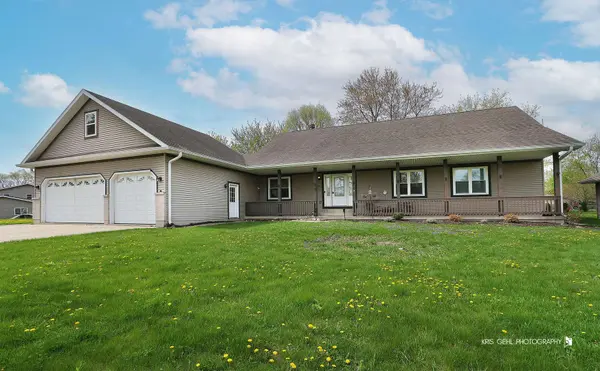 600 Meadow LN, Winthrop Harbor, IL 60096