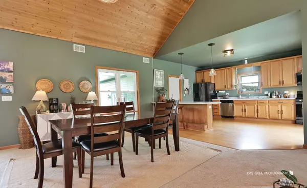 600 Meadow LN, Winthrop Harbor, IL 60096