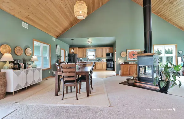 600 Meadow LN, Winthrop Harbor, IL 60096