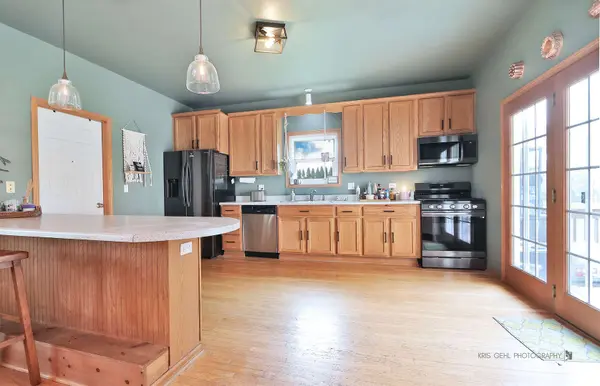 600 Meadow LN, Winthrop Harbor, IL 60096