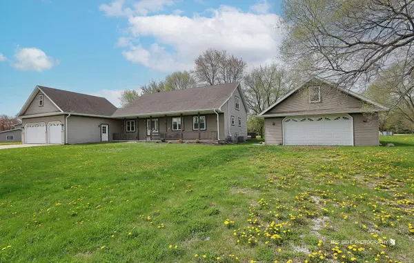 600 Meadow LN, Winthrop Harbor, IL 60096