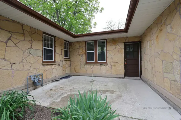 3320 Sharon PL, Zion, IL 60099