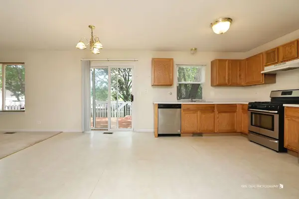 331 E Camden LN E, Round Lake Beach, IL 60073