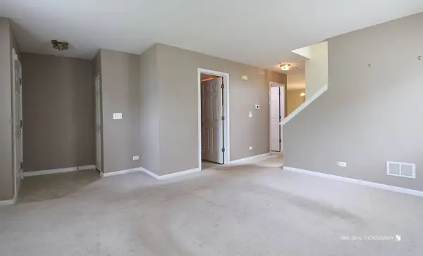 331 E Camden LN E, Round Lake Beach, IL 60073