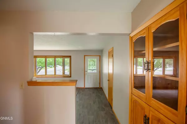 1942 N 6th ST, Bismarck, ND 58501