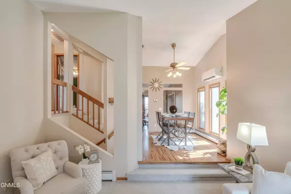 1500 3rd AVE NE, Mandan, ND 58554