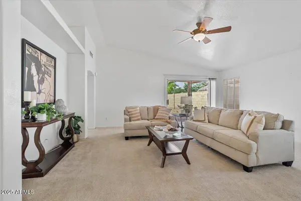 3338 E LAVEY Lane, Phoenix, AZ 85032