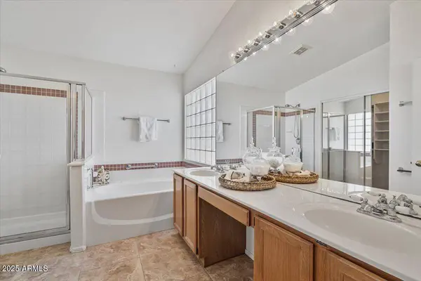 3338 E LAVEY Lane, Phoenix, AZ 85032