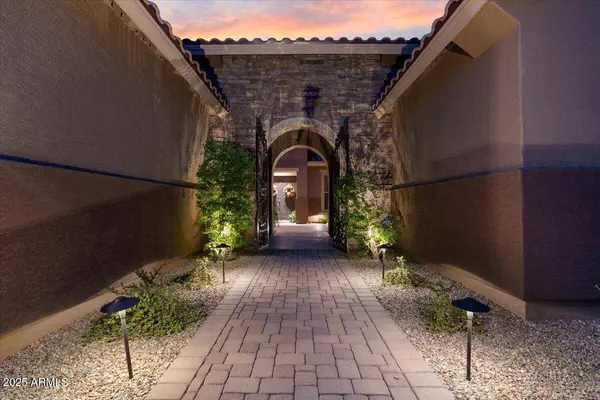 2237 W TWAIN Drive, Anthem, AZ 85086