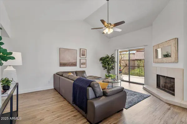 9430 E MISSION Lane #201, Scottsdale, AZ 85258