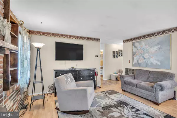 96 MESSENGER LN, Willingboro, NJ 08046